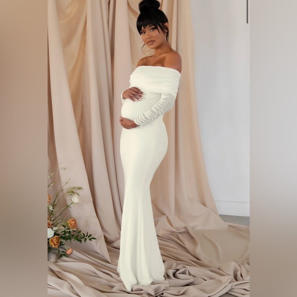CLUB L LONDON PRETTY PERFECT
WHITE MATERNITY RUCHED MESH BARDOT MAXI DRESS